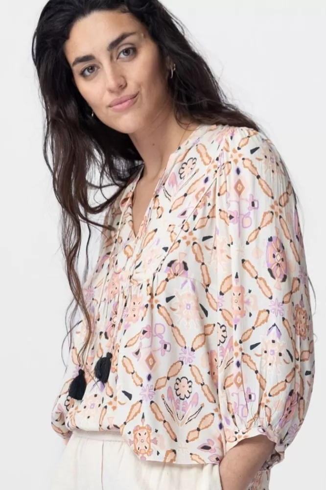 Dames T-Shirts En Tops-LichtgrijzeTopMetIkatPrint