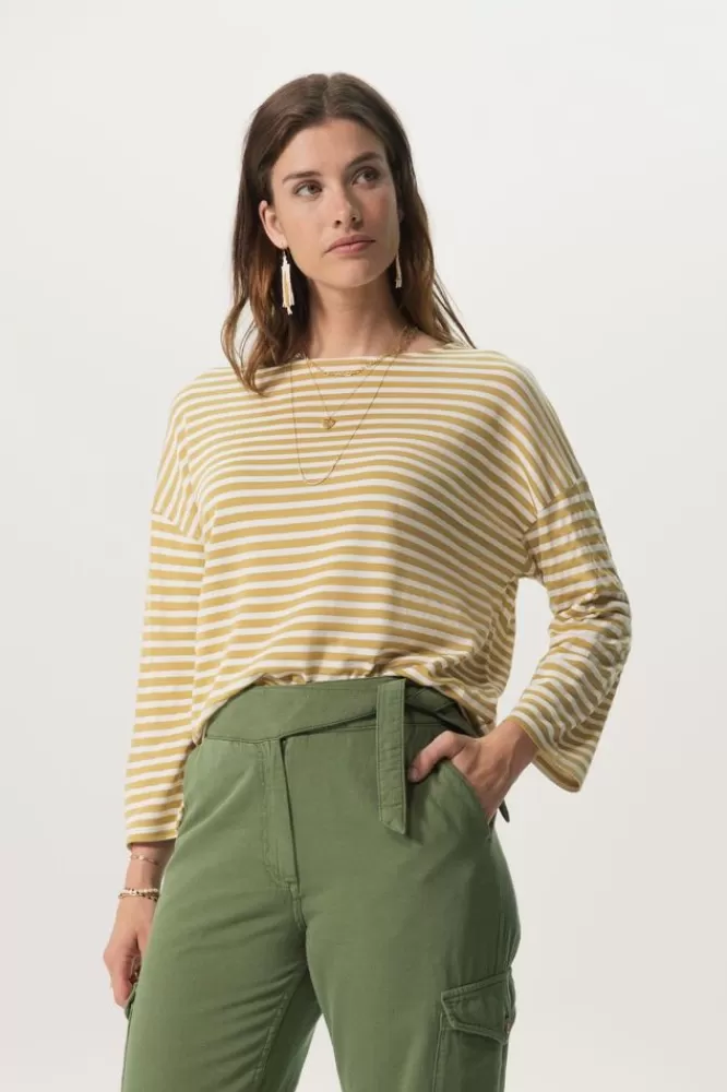 Dames T-Shirts En Tops-MosterdgeelGestreeptT-ShirtMetStructuur