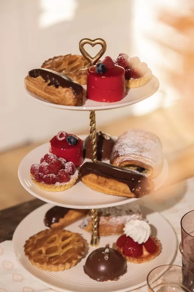* Servies-Te Etagere Met Hartje