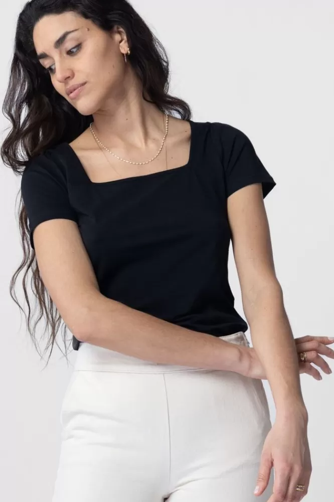 Dames T-Shirts En Tops-T-ShirtMetVierkanteHals